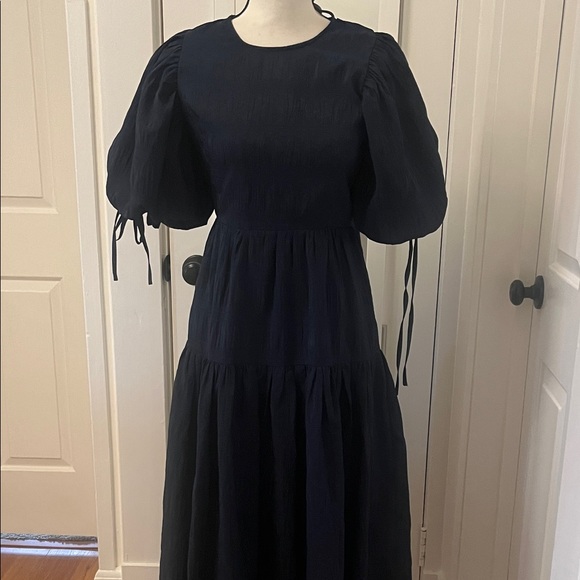 Moon River Dresses & Skirts - Moon River Navy Blue Puff Sleeve Tiered Maxi Dress Open Back Size Small Like New